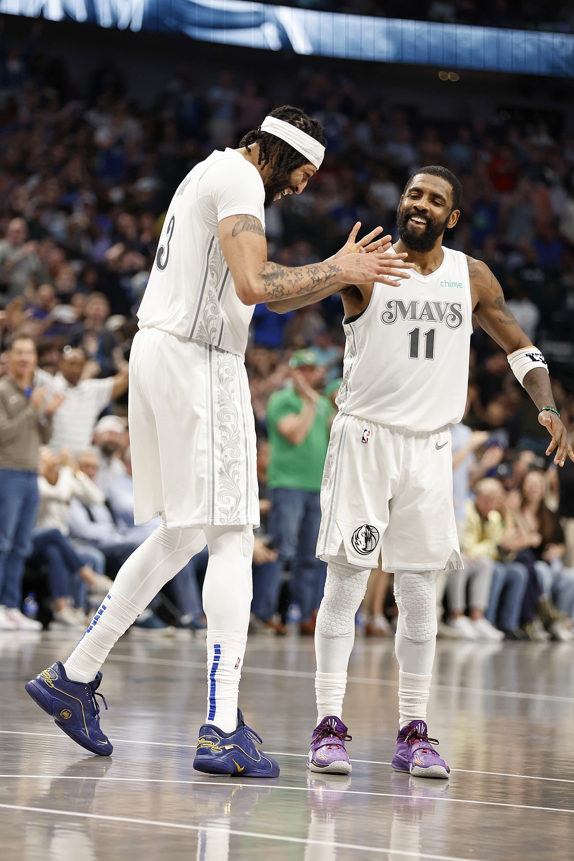 包含浓眉哥爆冷击败独行侠费城76人远射贴柱备战亚冠，转会期阿斯顿维拉调整名单以备欧超杯看傻球迷的词条