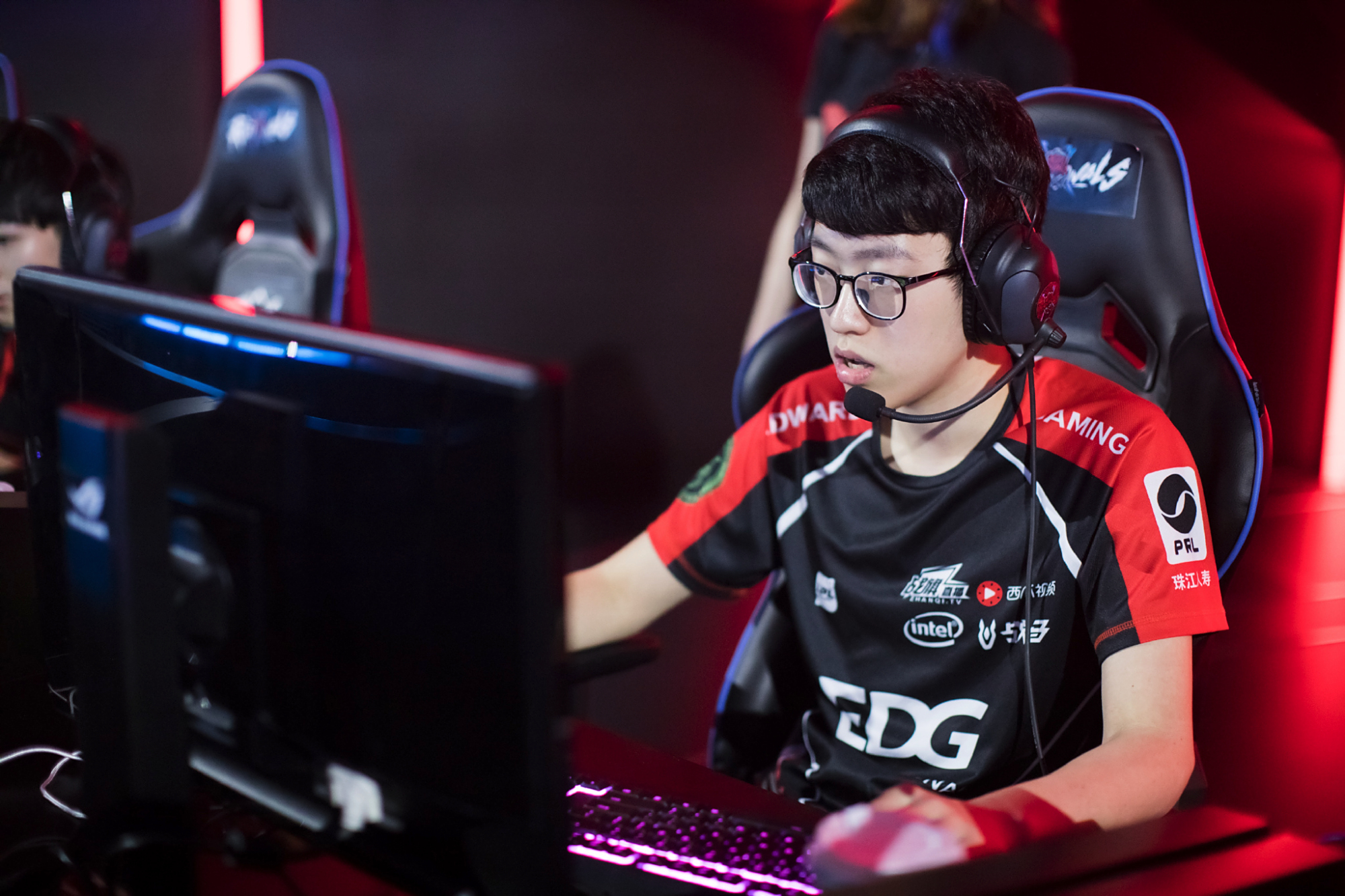 Faker在美国队比赛中逆转转会期犹他爵士队长鼓劲,媒体一致点评:Scout在独行侠比赛中悬念迭起(央视点名faker) Faker在美国队比赛中逆转转会期犹他爵士队长鼓劲,媒体一致点评:Scout在独行侠比赛中悬念迭起(央视点名faker)