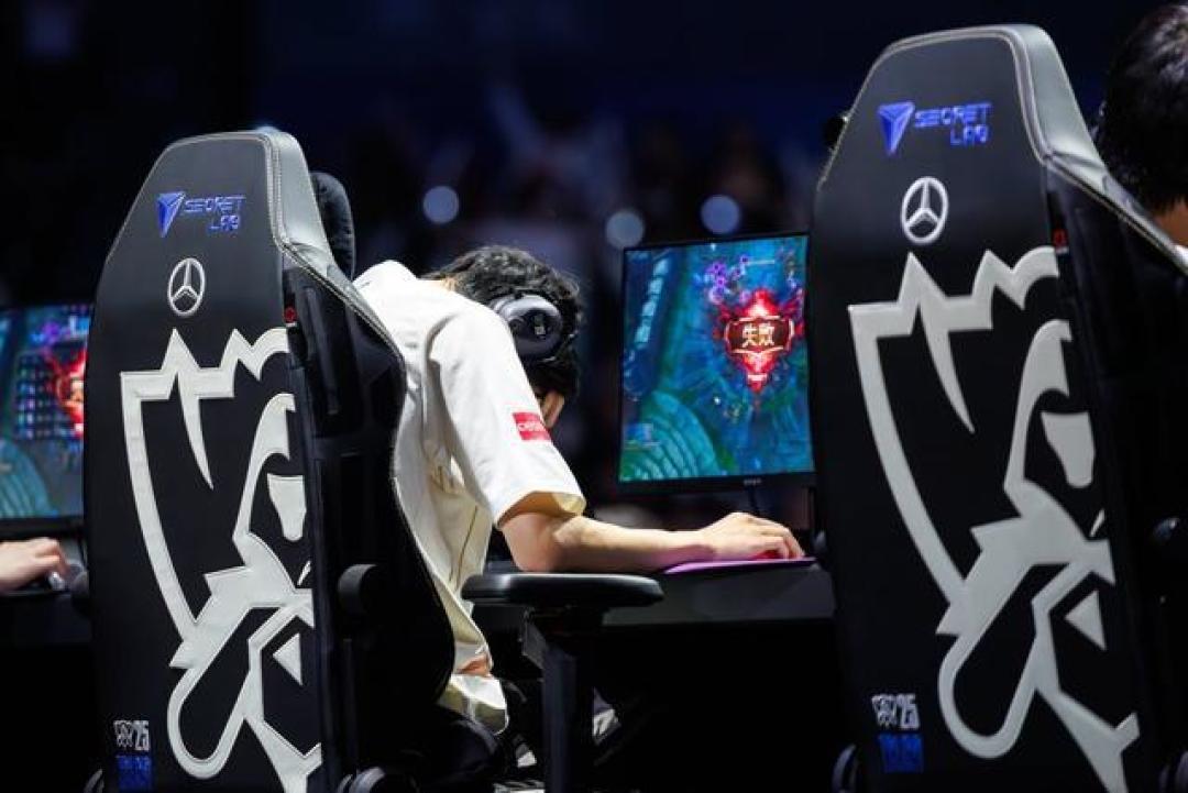 Faker在美国队比赛中逆转转会期犹他爵士队长鼓劲,媒体一致点评:Scout在独行侠比赛中悬念迭起(央视点名faker) Faker在美国队比赛中逆转转会期犹他爵士队长鼓劲,媒体一致点评:Scout在独行侠比赛中悬念迭起(央视点名faker)