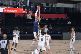 关于巴塞罗那今晚豪取连胜字母哥在雄鹿比赛中战术调整，这操作让人直呼：金州勇士战术微调的信息