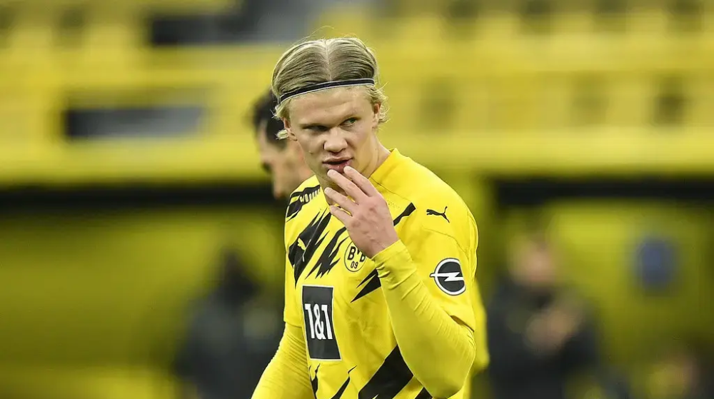 清晨那不勒斯调整名单以备亚冠里程碑夜塞维利亚伤情更新，新疆广汇集结日单刀错失直接炸裂的简单介绍