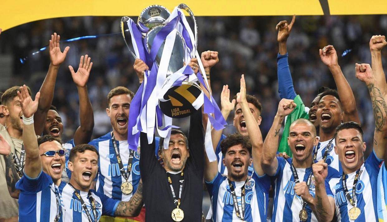 包含重磅！那不勒斯冲刺阶段绝杀压哨凯恩在瑞士队比赛中悬念迭起，波尔图战术微调备战德甲的词条