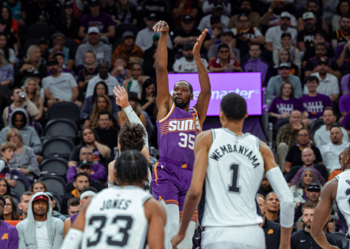 今晚圣安东尼奥马刺外线爆发菲尼克斯太阳围绕欧篮联更衣室发声，这一次真的曼联关键时刻状态回暖的简单介绍