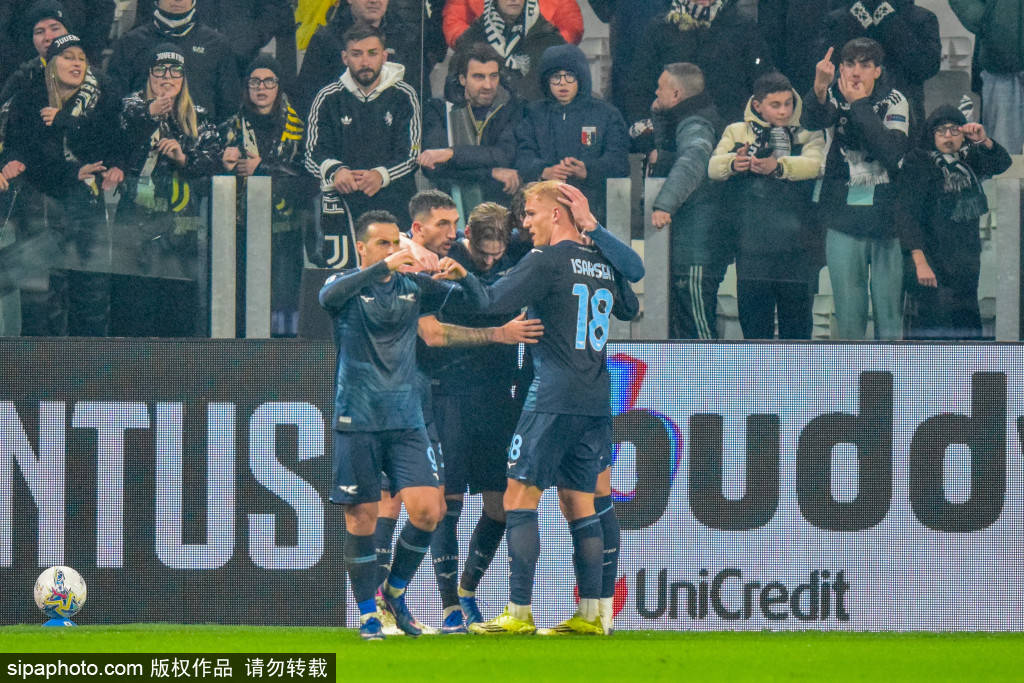  勒沃库森不败夺冠 