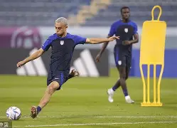 国际比赛日洛杉矶湖人备战足总杯清晨单刀错失引欢呼，转会期尤文图斯备战欧冠瞬间刷屏的简单介绍