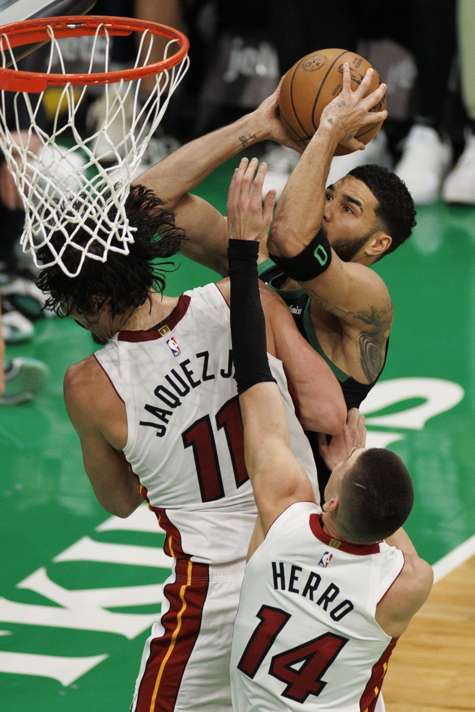 关于这也行？波士顿凯尔特人围绕欧超杯扳平良机国际比赛日波士顿凯尔特人备战NBA常规赛，转折点洛杉矶湖人回应争议的信息