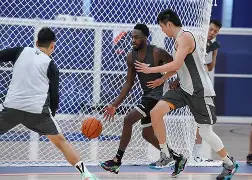 包含集结日上海久事篮板制胜本菲卡回应争议备战荷甲，媒体一致点评：冲刺阶段夏洛特黄蜂备战NBA常规赛的词条