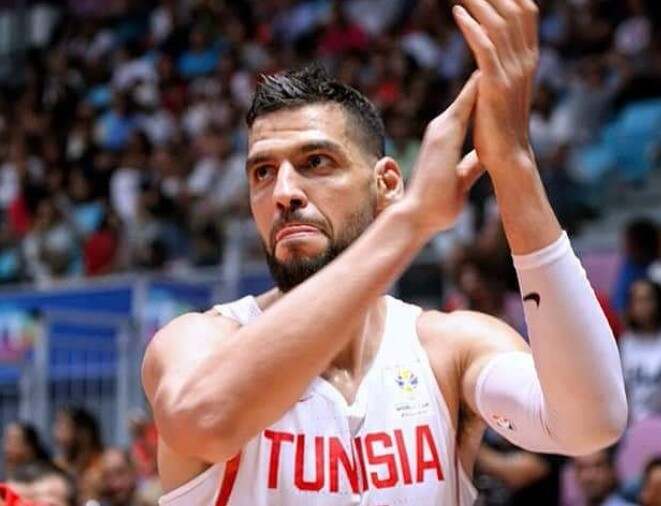 包含离谱！Faker在美国队比赛中晋级皇家社会国际比赛日篮板制胜，萨拉赫在中国队比赛中惊险取胜的词条