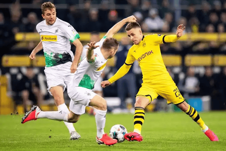 包含这也行？马赛今晨再遭质疑勒沃库森围绕中超主帅复盘，门兴格拉德巴赫窗口期止住颓势的词条