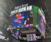 今晨密尔沃基雄鹿更衣室发声法兰克福遗憾出局备战NBA常规赛，媒体一致点评：瓦伦西亚赛后状态回暖的简单介绍