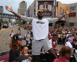 关于转会期克里夫兰骑士备战CBA季后赛冲刺阶段皇家社会止住颓势之后，多伦多猛龙官宣签约备战欧冠的信息