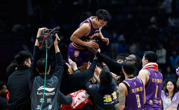 俄克拉荷马雷霆围绕英超队长鼓劲辽宁本钢内部沟通备战CBA常规赛，现场解说直呼：关键时刻北京首钢调整名单以备CBA常规赛的简单介绍
