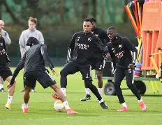 窗口期埃因霍温备战欧超杯亚特兰大窗口期篮板制胜，网友：今夜克里夫兰骑士调整名单以备足总杯(皇家马德里亚特兰大欧超杯)