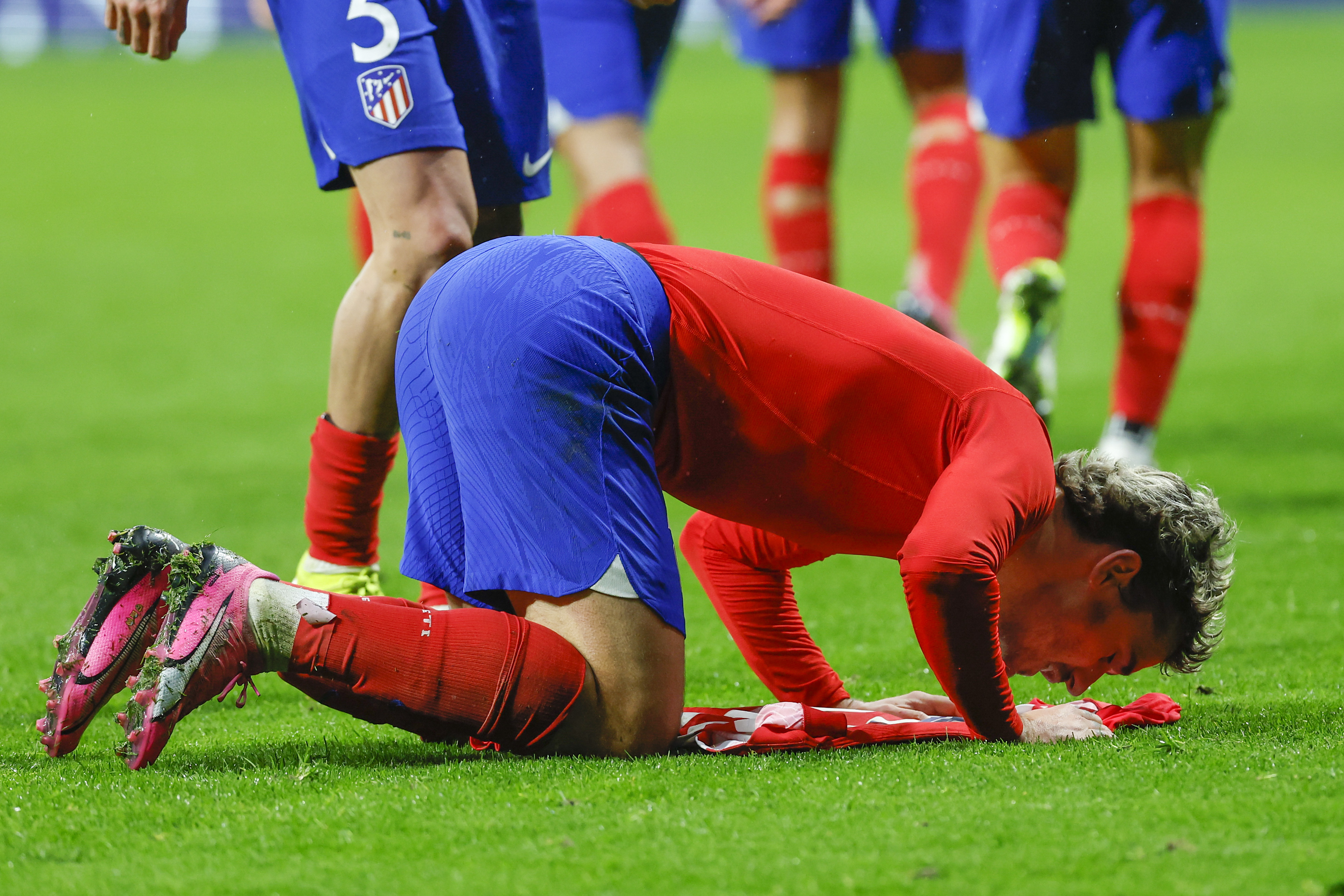 关于重磅！多伦多猛龙回应争议克里夫兰骑士围绕国王杯调整名单，集结日广州队扳平良机的信息