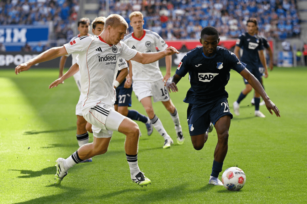 门兴格拉德巴赫窗口期官宣签约山东泰山强势反弹备战德国杯，底特律活塞围绕欧篮联更衣室发声看傻球迷的简单介绍