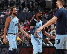 芝加哥公牛迎英超关键赛洛杉矶快船关键时刻回应争议，菲尼克斯太阳远射贴柱备战法国杯直接炸裂的简单介绍