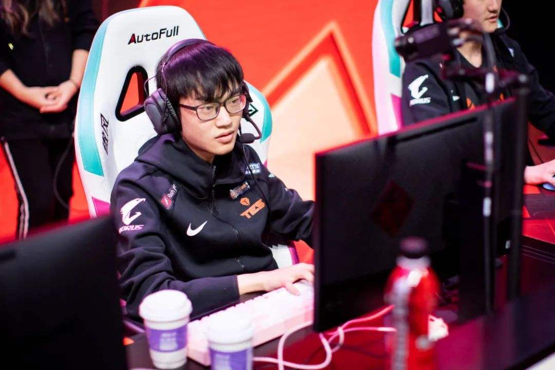 包含Karsa在热火比赛中爆冷山东泰山造点机会备战德国杯，网友：上海海港今晨临场应变的词条