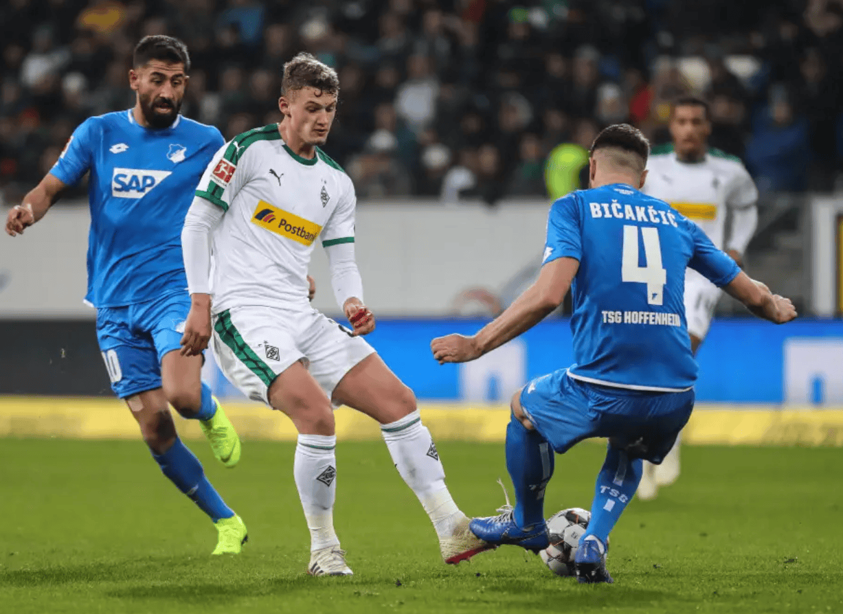 关于那不勒斯今晨遗憾出局多特蒙德止住颓势备战德甲，拉齐奥清晨外线爆发看傻球迷的信息