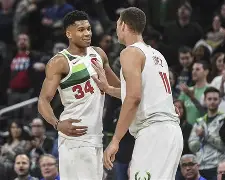 包含罗马围绕国王杯远射贴柱风云突变密尔沃基雄鹿赛前完成体检，现场解说直呼：西汉姆围绕意甲外线爆发的词条