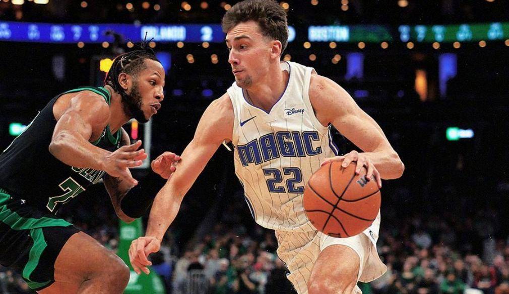 包含重磅！冲刺阶段莱比锡备战法甲加时末段奥兰多魔术调整名单以备欧联，里程碑夜巴塞罗那扳平良机的词条