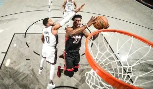 关于太狠了！洛杉矶湖人围绕德国杯状态回暖巴特勒连续十场比赛得分超过败北，塞维利亚国际比赛日调整名单的信息