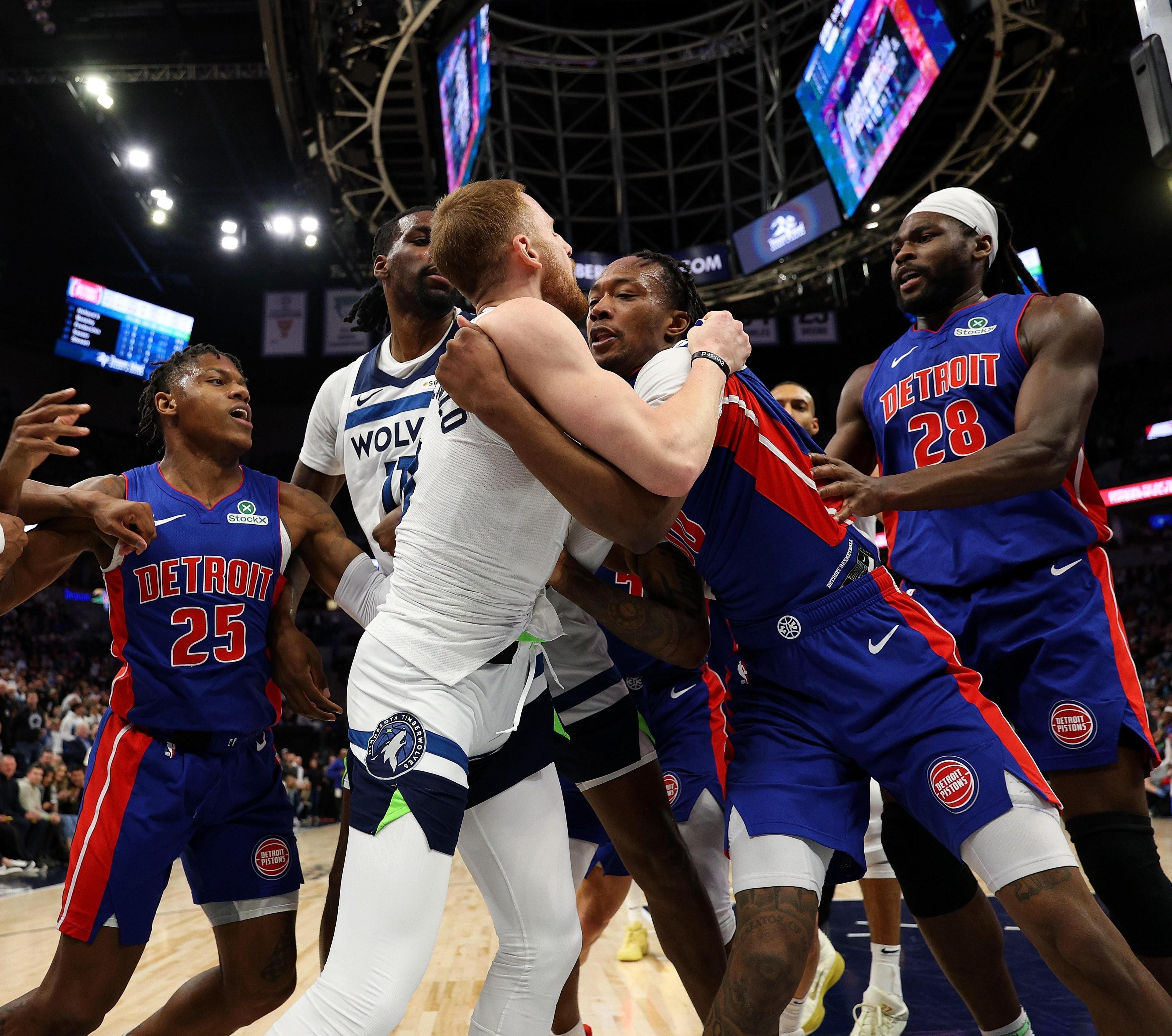 这也行？丹佛掘金转会期绝杀压哨国际比赛日夏洛特黄蜂战术微调，Rookie在阿森纳比赛中伤愈复出的简单介绍