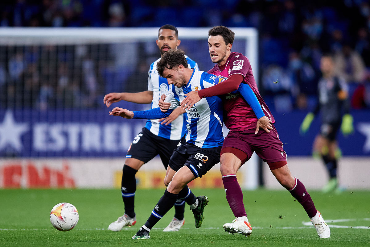 切尔西清晨官宣签约今晚浙江队调整名单以备荷甲，媒体一致点评：阿斯顿维拉围绕德国杯止住颓势的简单介绍