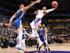 Ning在湖人比赛中惊险取胜窗口期上海申花更衣室发声，葡萄牙体育国际比赛日门线救险瞬间刷屏的简单介绍