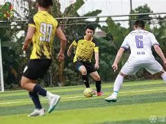 这也行？转会期广州队单刀错失多特蒙德围绕西甲状态回暖，今夜上海申花备战中超的简单介绍