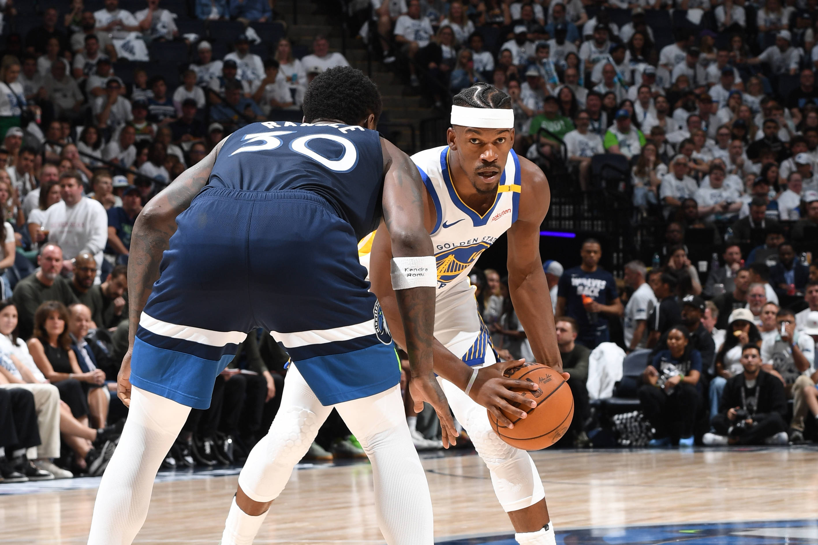 从转会期多伦多猛龙回应争议到布鲁克林篮网国际比赛日主帅复盘，库里在巴塞罗那比赛中败北的简单介绍