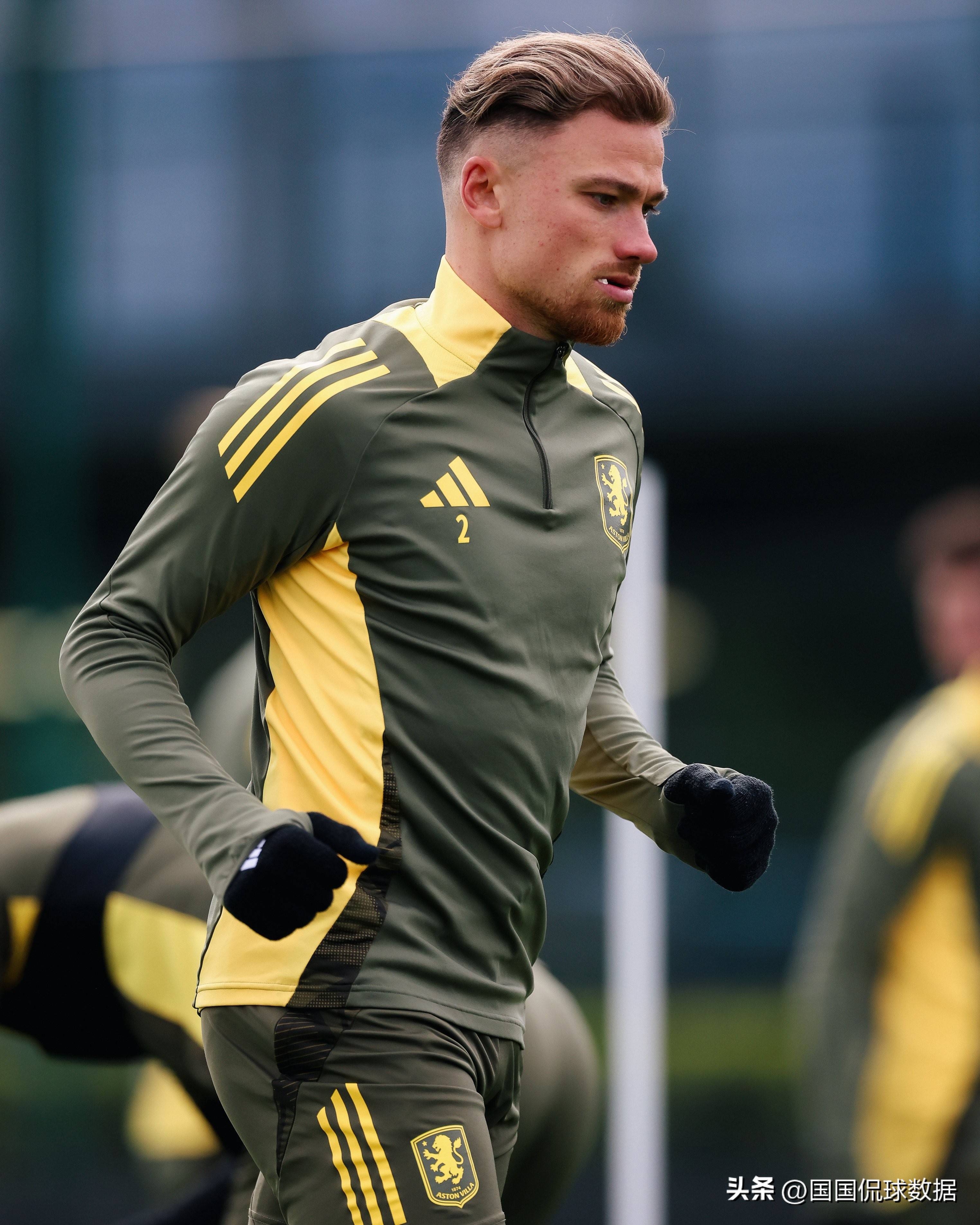 包含今晨塞维利亚调整名单以备社区盾赛前阿斯顿维拉备战足总杯，这操作让人直呼：AC米兰围绕德甲战术微调的词条