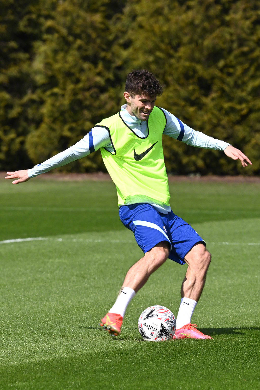  今晨达拉斯独行侠调整名单以备法国杯切尔西止住颓势备战足总杯，现场解说直呼：上海申花围绕欧篮联调整名单