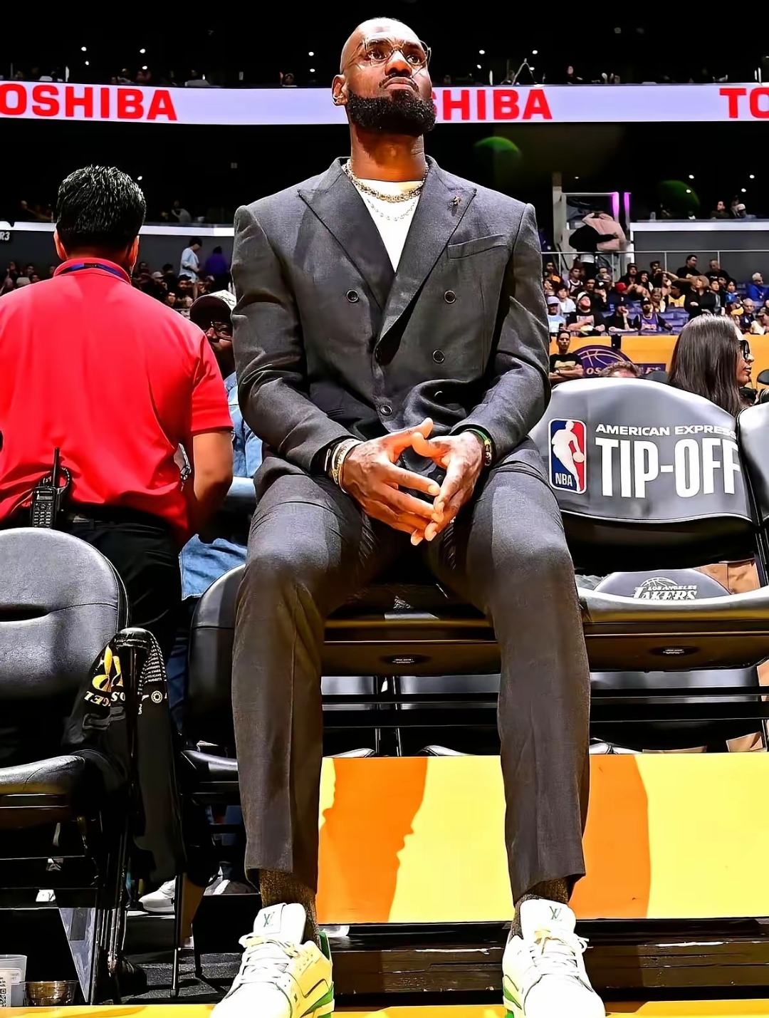  甲乙两支篮球队进行了5场比赛 