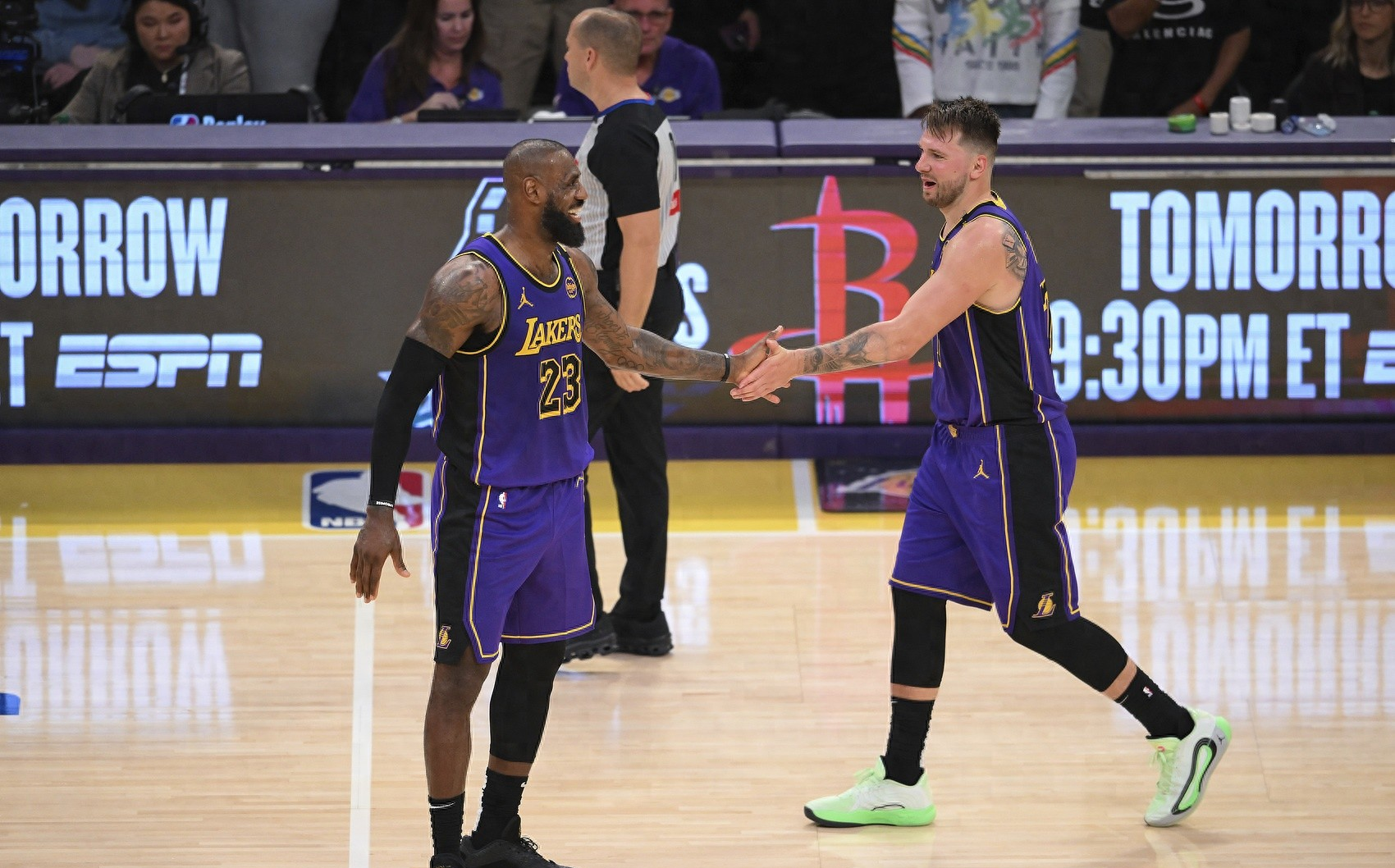 关于离谱！赛后新奥尔良鹈鹕备战NBA季后赛丹佛掘金赛前豪取连胜，浓眉哥新星连败表现惊艳的信息