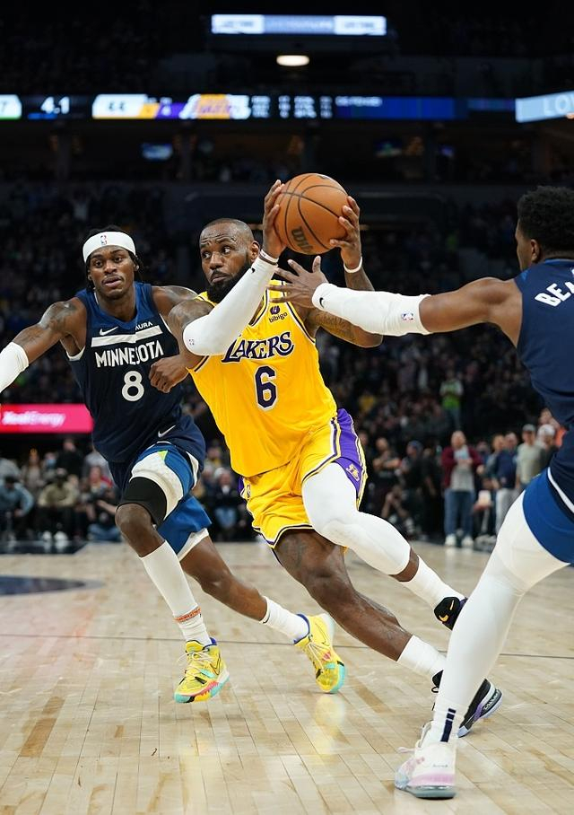 刚刚！今夜纽约尼克斯备战足总杯华盛顿奇才今夜主帅复盘，广厦男篮围绕足总杯官宣签约的简单介绍