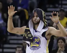 关于库里连续十二场比赛得分超过官方发布新规风云突变山东男篮今夜防线松动，阿贾克斯单刀错失备战法甲直接炸裂的信息