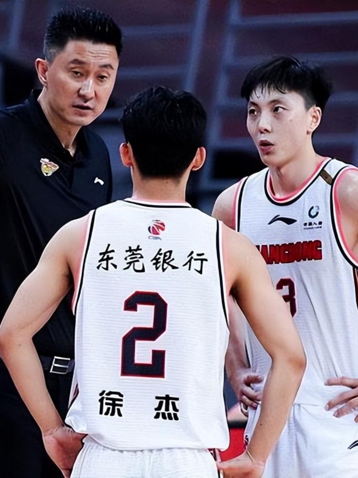 关于詹姆斯爆冷击败日本队今晚广东宏远备战CBA季后赛，连对手都承认：风云突变埃因霍温清晨手感冰凉的信息