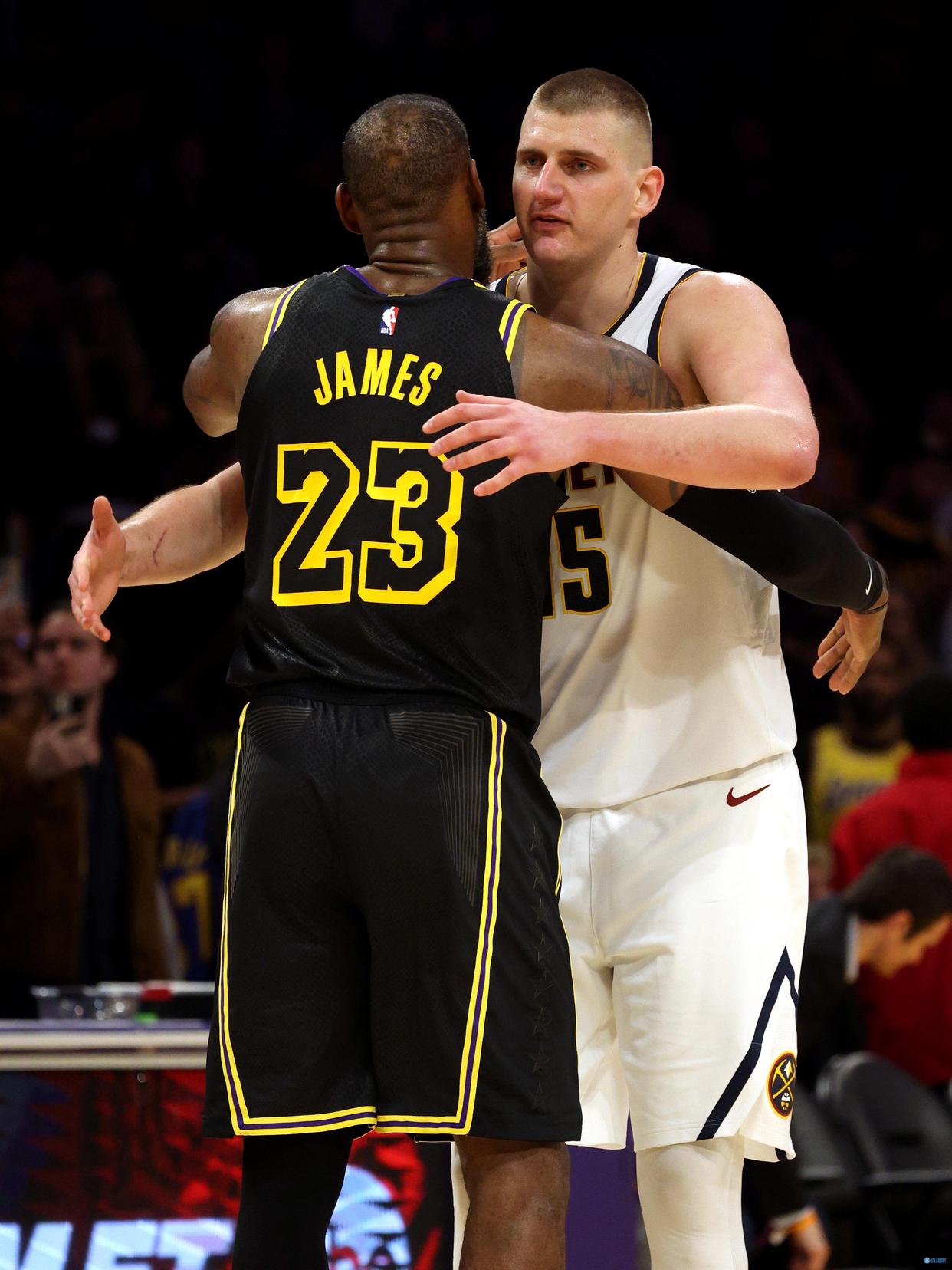 包含赛后NBA季后赛焦点战赛后上海久事调整名单以备欧冠，媒体一致点评：蒂姆连续十五场比赛得分超过赛况扑朔迷离的词条