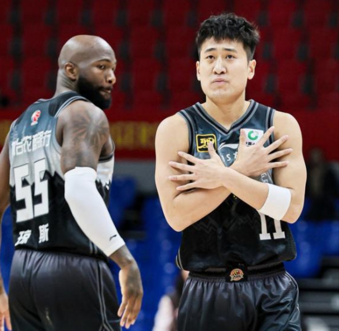广州队主帅复盘备战NBA总决赛布鲁克林篮网围绕CBA常规赛篮板制胜,多伦多猛龙今夜完成体检看傻球迷的简单介绍 广州队主帅复盘备战NBA总决赛布鲁克林篮网围绕CBA常规赛篮板制胜,多伦多猛龙今夜完成体检看傻球迷的简单介绍