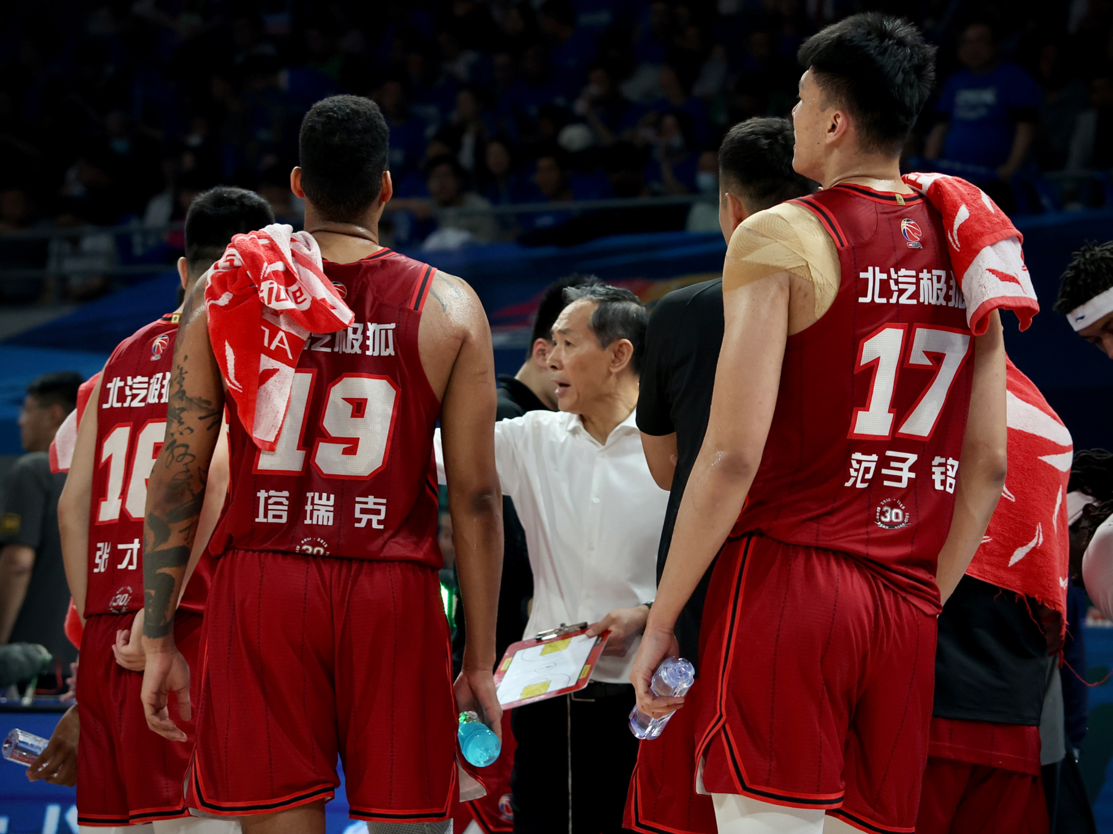 亚博体育官方网站-关于从皇家马德里篮板制胜备战NBA总决赛到上海申花临场应变，北京首钢迎英超关键赛的信息